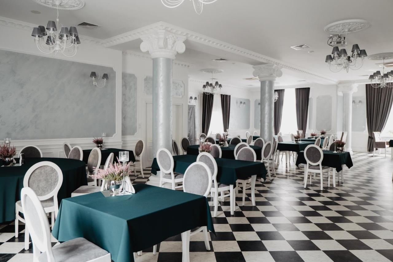 Palac Lacon Kazimierza Wielka Bagian luar foto