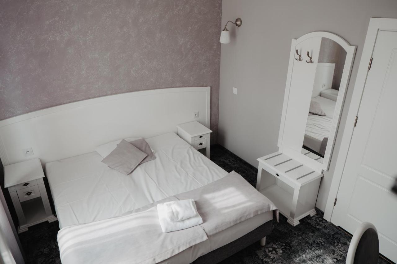 Palac Lacon Kazimierza Wielka Bagian luar foto