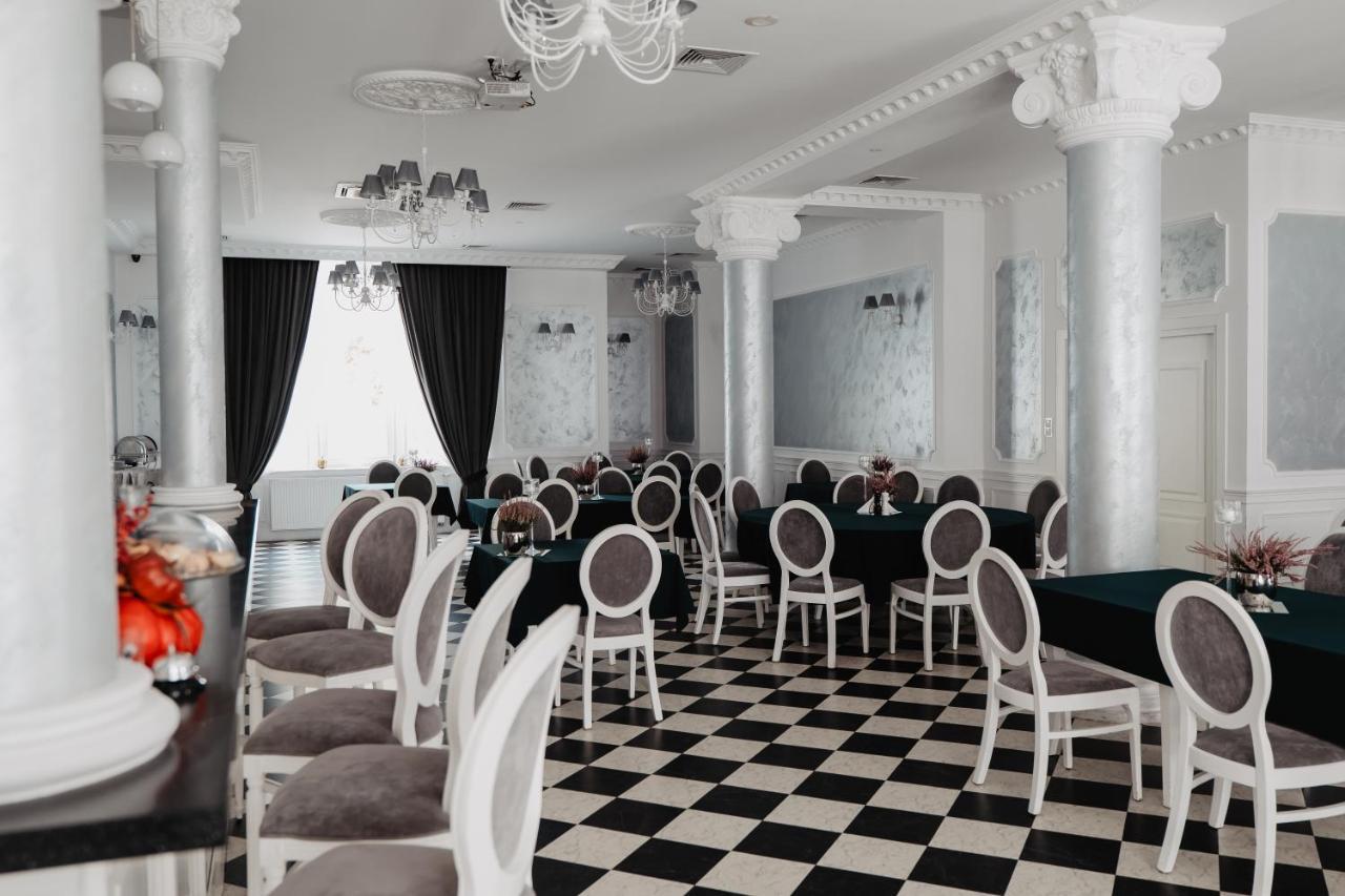 Palac Lacon Kazimierza Wielka Bagian luar foto