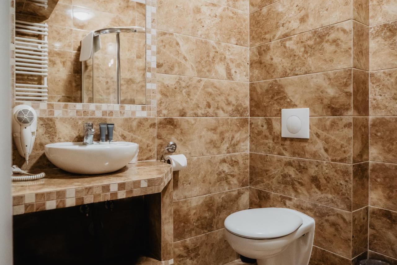 Palac Lacon Kazimierza Wielka Bagian luar foto